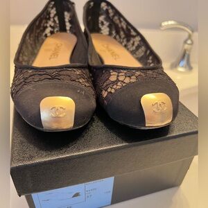 🩷SOLD🩷Used Chanel lace summer flats